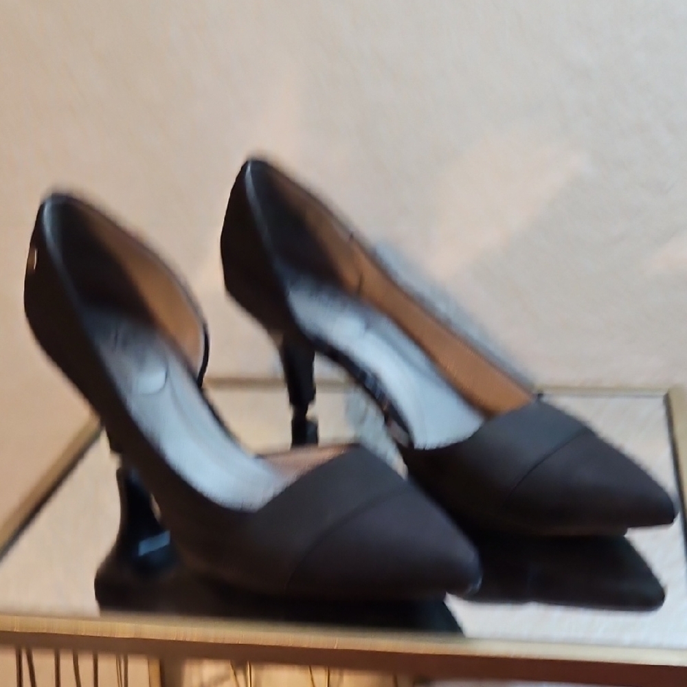 Life Stride Black Heels